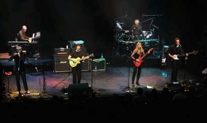 Review1530_Steve_Hackett_band_live_2_lo_res_by_LeeMillward