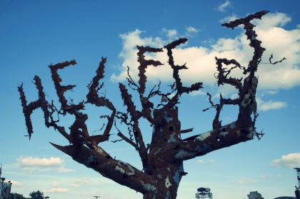 Review4132_HELLFEST_tree