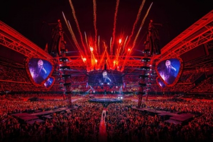 Ed Sheeran performs in Bucharest on a huge and spectacular stage, which offers spectators a 360° experience. The concert is in August, at the Nati